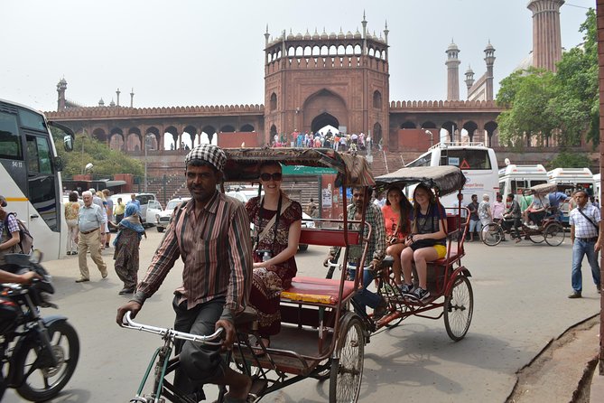 Old Delhi Photography & Food Tour with Rickshaw Ride to Masterji Kee Haveli - Who should book this Old Delhi experience?