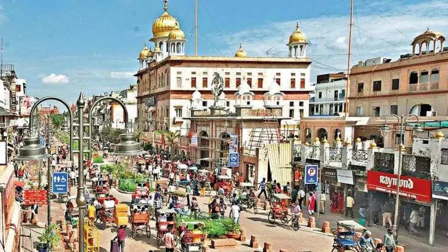 Old Delhi: Red Fort, Jama Masjid & Chandni Chowk by Tuk Tuk - Jama Masjid and the quick climb for city views