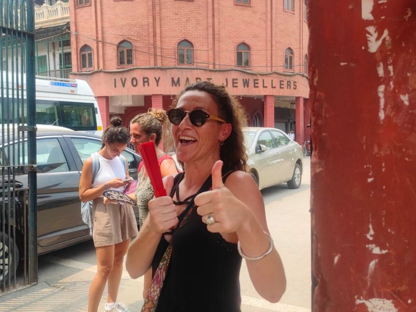 Old Delhi: Walking Tour with Tuk Tuk Ride & Snacks (Español) - Key points at a glance