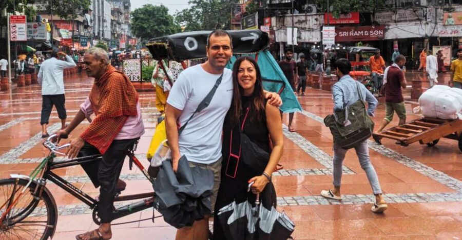 Old Delhi: Walking Tour with Tuk Tuk Ride & Snacks (Español) - Gauri Shankar Temple and Gurudwara Sis Ganj
