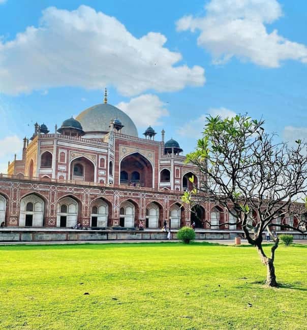 Old & New Delhi Private Tuk Tuk Tour with Street Food - Qutub Minar and the Mehrauli monument complex