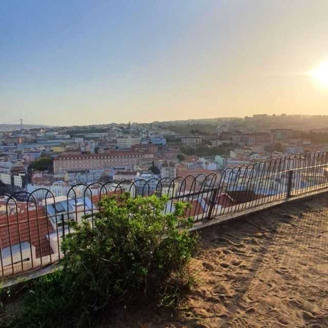 Old town of Lisbon on board of a tuk tuk- 1hour - A quick look at São Vicente de Fora