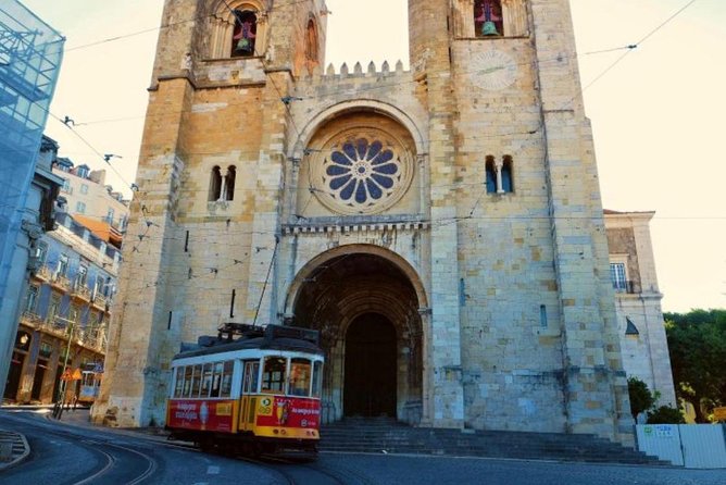 Old town Tuk Tuk Tour - São Vicente de Fora and the National Pantheon
