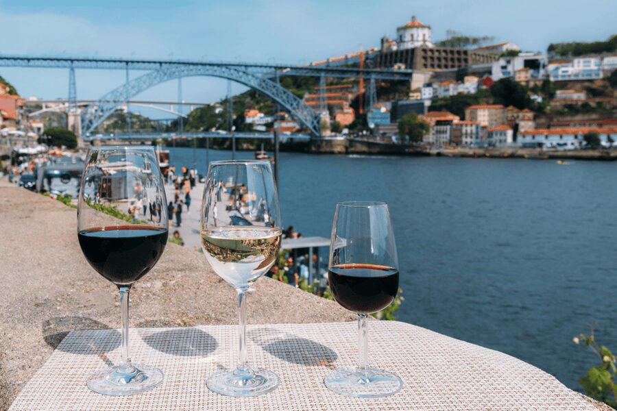 Oporto Tuk Tuk Tour: Among bridges and mysteries - 1.30h - Dom Luís I is the postcard view, with a practical catch