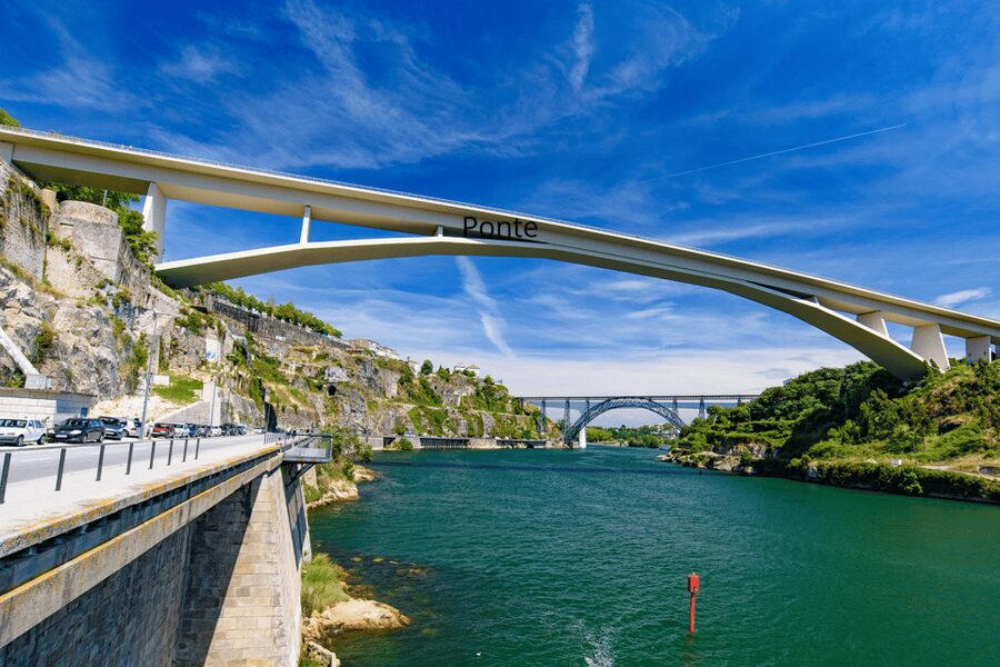 Oporto Tuk Tuk Tour: Among bridges and mysteries - 1.30h - Timing is the one detail you should confirm