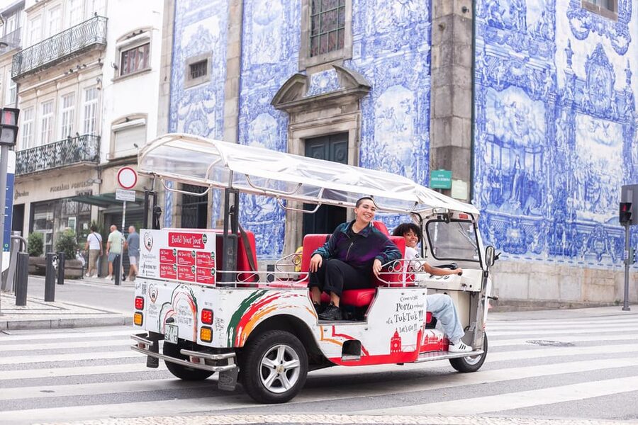 Oporto Tuk-Tuk Tour: Fast, Fun & Flexible – 1H to Full Day! - Clérigos, Batalha, and the central city