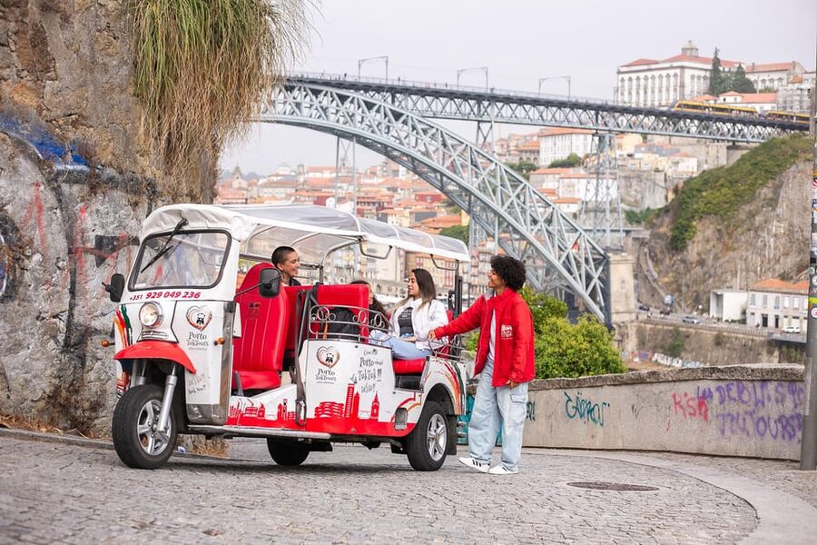 Oporto Tuk-Tuk Tour: Fast, Fun & Flexible – 1H to Full Day! - What the guides add to the ride