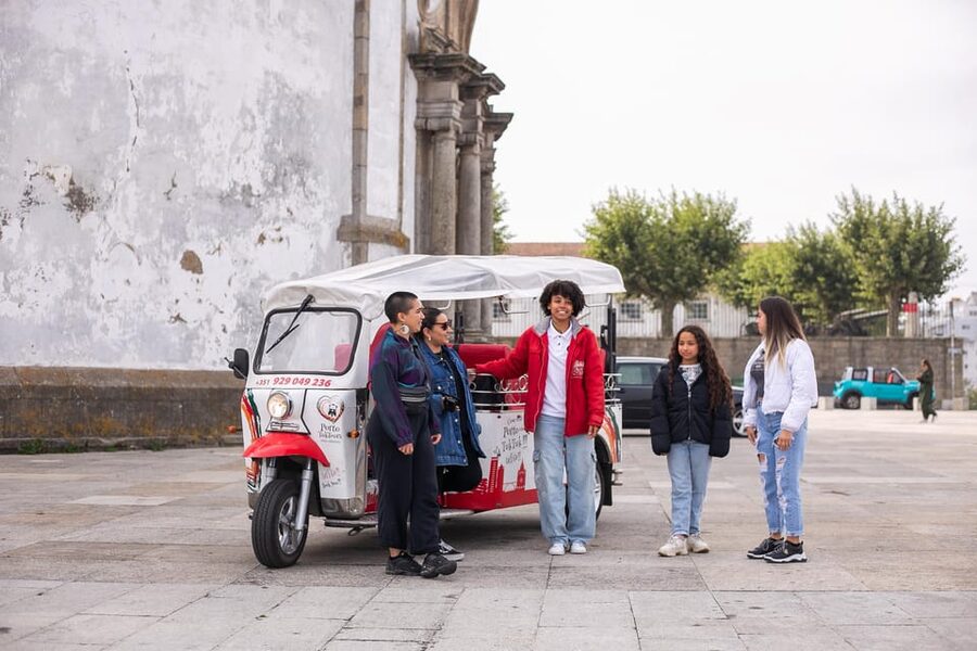 Oporto Tuk-Tuk Tour: Fast, Fun & Flexible – 1H to Full Day! - Comfort, access, and the cobblestone question