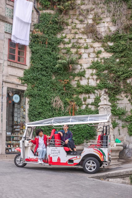 Oporto Tuk-Tuk Tour: Fast, Fun & Flexible – 1H to Full Day! - Beginning at Sé Cathedral and Porto’s oldest streets