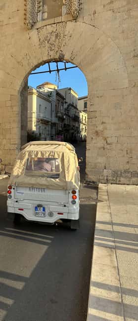 ORTIGIA tour by tuk tuk - ape calessino 1 hour - Arethusa Spring and the edge of the sea