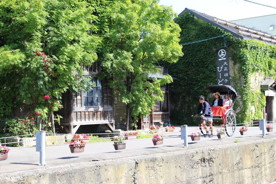 Otaru: Private Otaru Sightseeing Tour by Rickshaw - What you see along the canal route