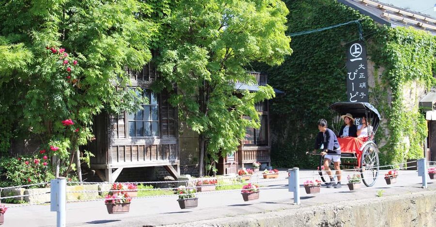Otaru: Private Otaru Sightseeing Tour by Rickshaw - The guide makes the difference