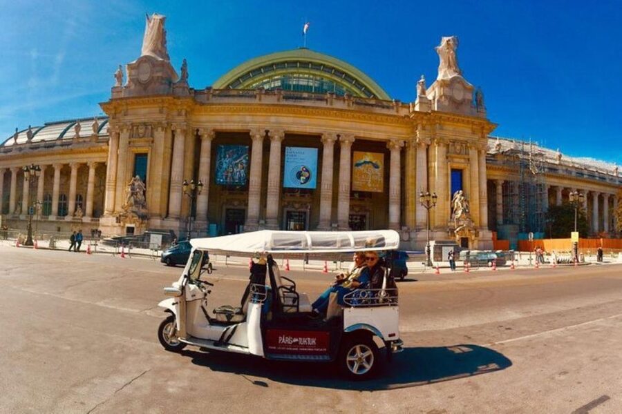 Paris: Most Iconic Monuments Guided Tour by Tuk Tuk - What the guide adds to the ride
