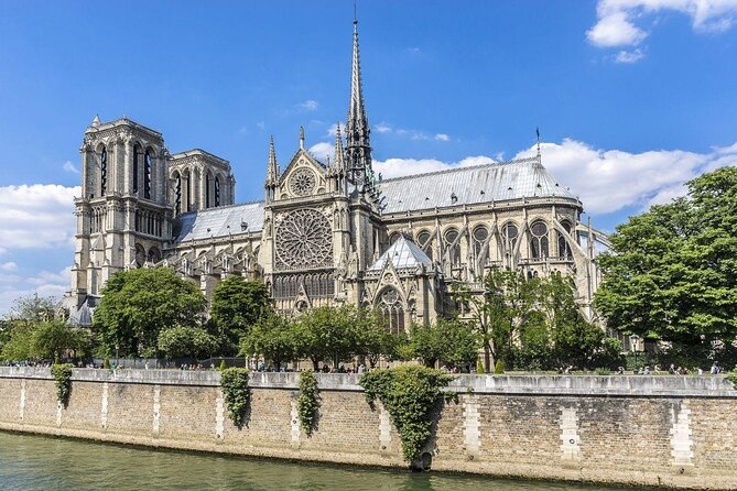 Paris with a Tuk Tuk - Private 2-Hour TukTuk Tour - What makes this Paris tuk-tuk ride useful