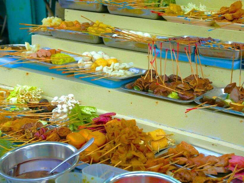 Penang: Trishaw Ride and Hawker Center Food Tour - Expect a real hawker setting, not a polished food hall