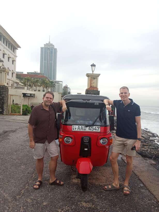 Personal Guided Colombo City Tour by Tuk Tuk - All Inclusive - Pettah Market: the city at street level