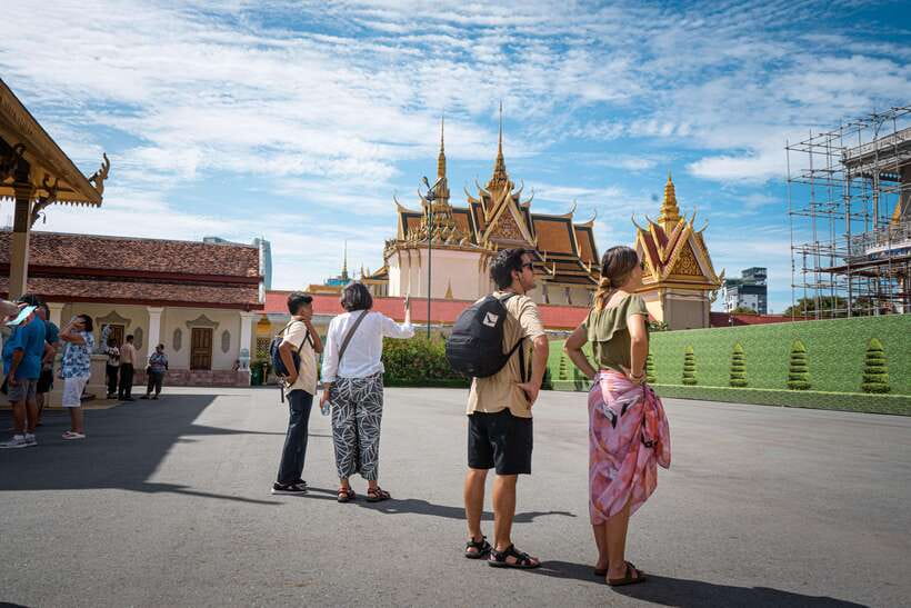 Phnom Penh City & Silk Island Full Day Tour by Tuk Tuk - Pausing at Wat Phnom