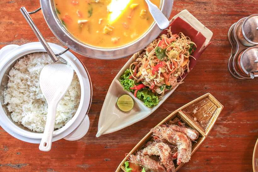 Phnom Penh: Culinary Underground Local Food Tuk-Tuk Tour - Why a tuk-tuk is the right way to eat Phnom Penh