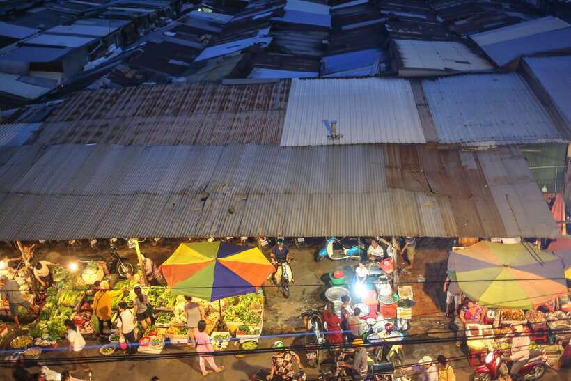 Phnom Penh: Culinary Underground Local Food Tuk-Tuk Tour - What the guides add to the meal