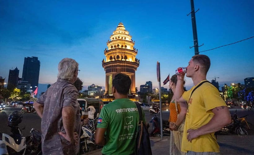 Phnom Penh: Evening City Tour by Tuk Tuk with 1 Dinner - The Post Office and Phnom Penh’s old quarter