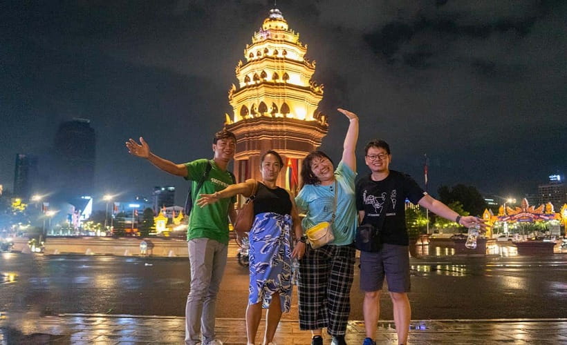 Phnom Penh: Evening Food Tour with Drinks & Tuk Tuk Included - Starting at 5:30 pm with Phnom Penh street life