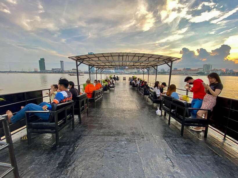 Phnom Penh: Mekong River Sunset Cruise and Tuk Tuk Ride - Why Phnom Penh looks best from the Mekong