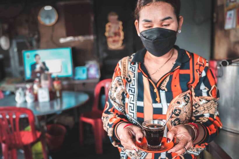 Phnom Penh: Morning Market & Guided Breakfast Tour by Tuktuk - The Morning Starts With Coffee and Noodle Soup