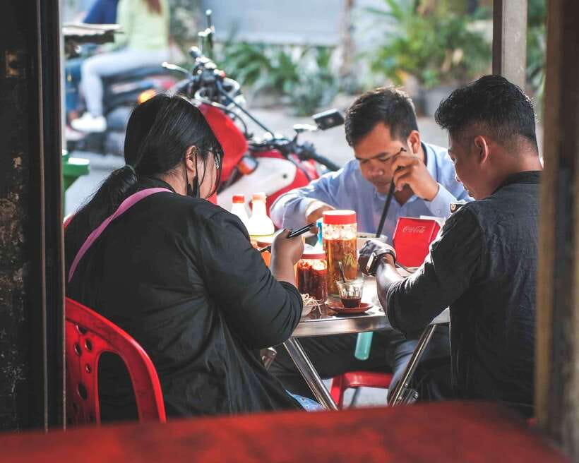 Phnom Penh: Morning Market & Guided Breakfast Tour by Tuktuk - What the $49 Price Includes
