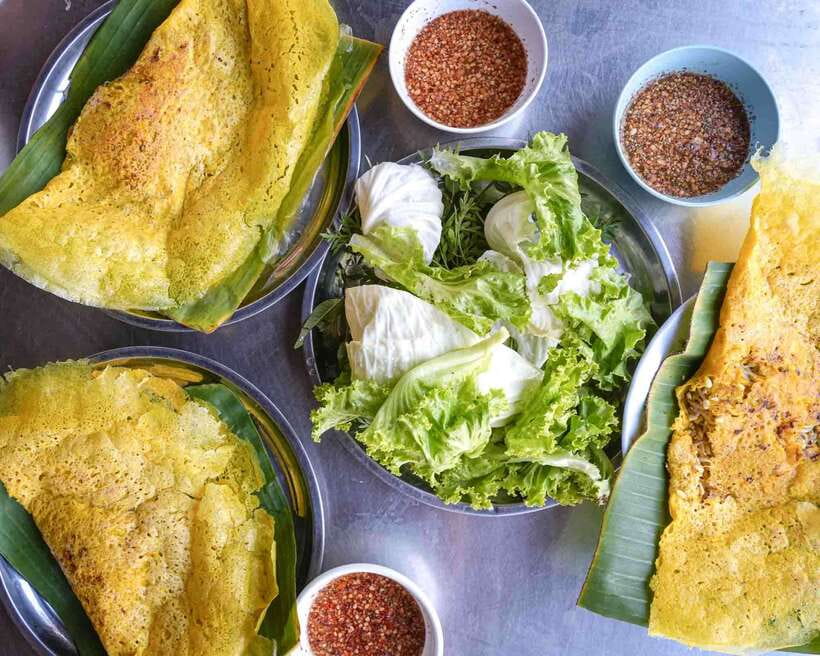 Phnom Penh: Morning Market & Guided Breakfast Tour by Tuktuk - Tuktuk Transport Makes the Route Easier