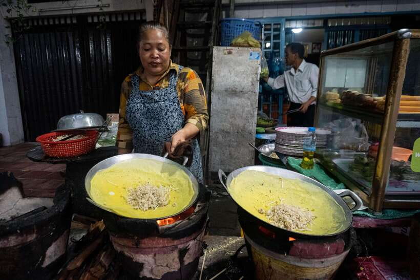 Phnom Penh: Night Foodie Tour by Tuk Tuk with Drinks - Who should book this experience