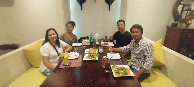 Phnom Penh: Private City Tour by Tuk-Tuk/Full or Half Day - Lunch is your reset point