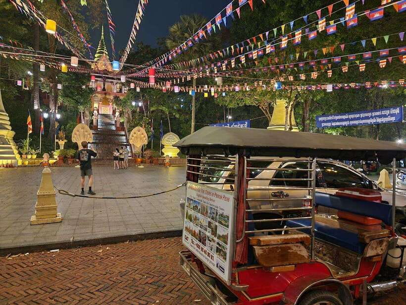 Phnom Penh: Private Tuk-Tuk Tour with English-Speaking - Why the private tuk-tuk format works in Phnom Penh