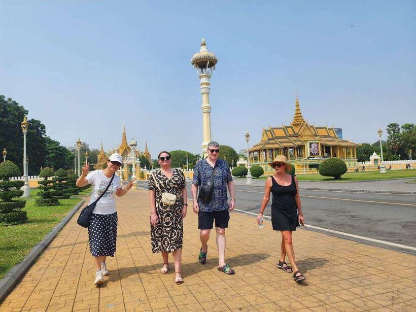 Phnom Penh: Private Tuk-Tuk Tour with English-Speaking - King statues, Diamond Island, and the city between monuments