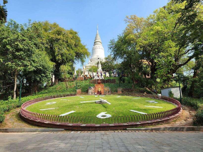 Phnom Penh: Private Tuk-Tuk Tour with English-Speaking - S21 requires time, quiet, and emotional space