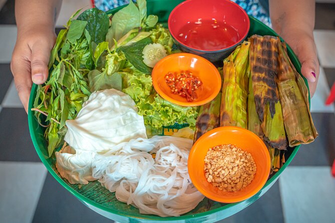Phnom Penh’s Culinary Underground: Local Food Tour by Tuk-tuk - Stop two: Khmer curry noodles at Sophath