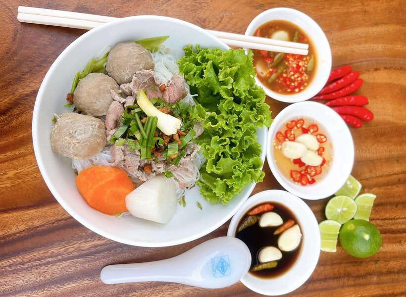 Phnom Penh: Street Art & Food Tour by Tuk-Tuk - Why this four-hour Phnom Penh tour feels different