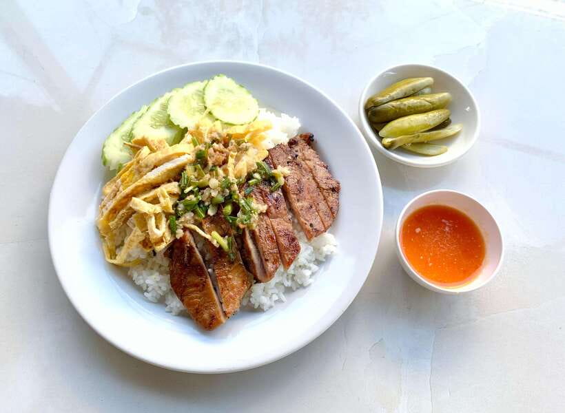 Phnom Penh: Street Art & Food Tour by Tuk-Tuk - Boeung Kak 1 and Phnom Penh’s developing art scene