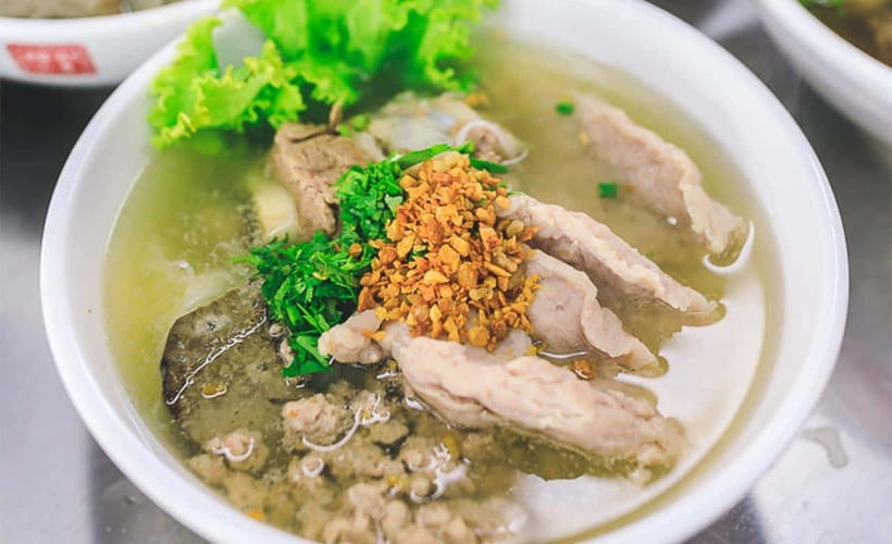 Phnom Penh: Street Art & Food Tour by Tuk-Tuk - Banh chaev, noodles, and a second breakfast