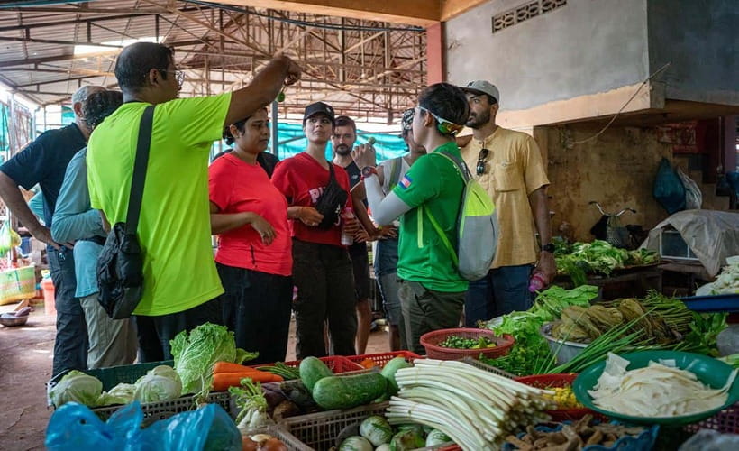 Phnom Penh: Street Art & Food Tour by Tuk-Tuk - Coffee, conversation, and the final stop
