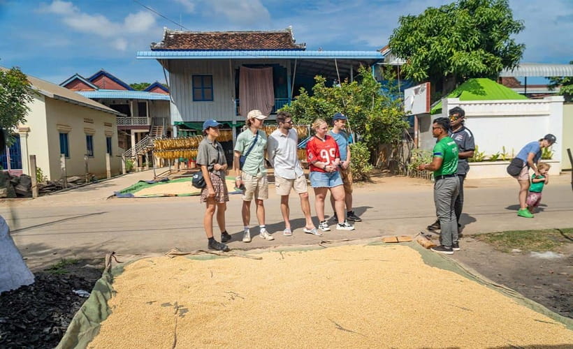 Phnom Penh to Silk Island By Tuk-Tuk with local Expert - Snacks, fruit, and a taste of local hospitality
