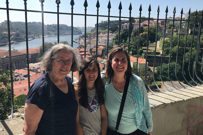 Porto Full Day Private Tour with Tuk Tuk and Lunch - Porto Cathedral: a quick introduction at the top of the city