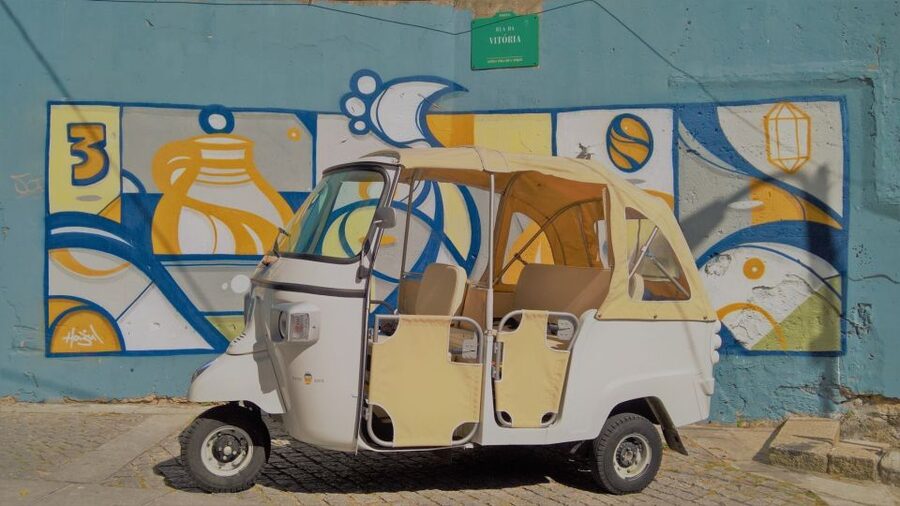 Porto: Guided Tuk Tuk Tour - Starting at Café Batalha