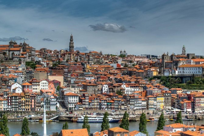 Porto Half-Day Private Tour with Tuk Tuk and Lello Bookstore - The tuk-tuk ride through narrow streets