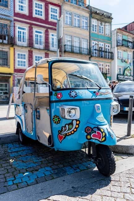 Porto: Historic Center Tuk-Tuk Tour - Narrow lanes and a different view of Porto