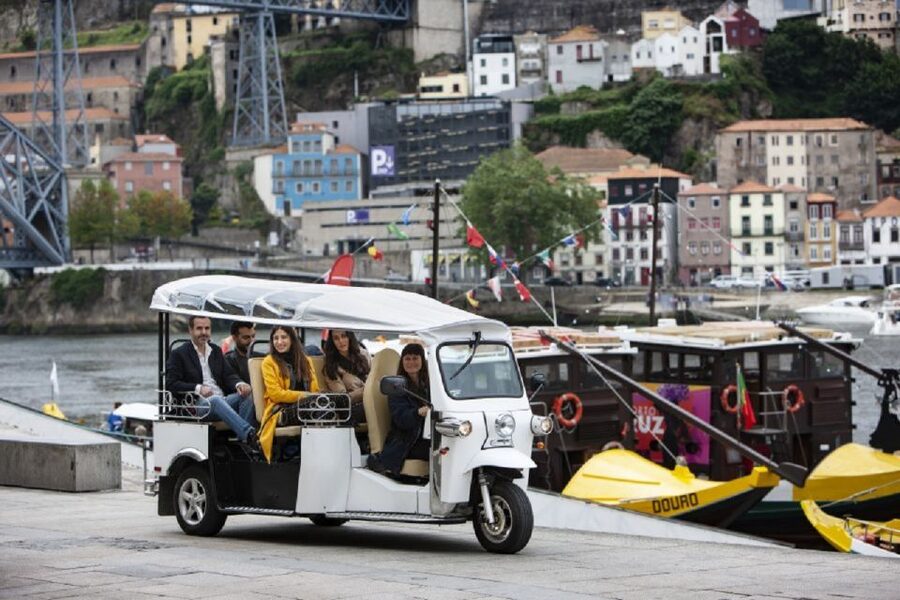 Porto: Private Sightseeing Tour by Electric Tuk Tuk - Fontaínhas and the Douro viewpoints