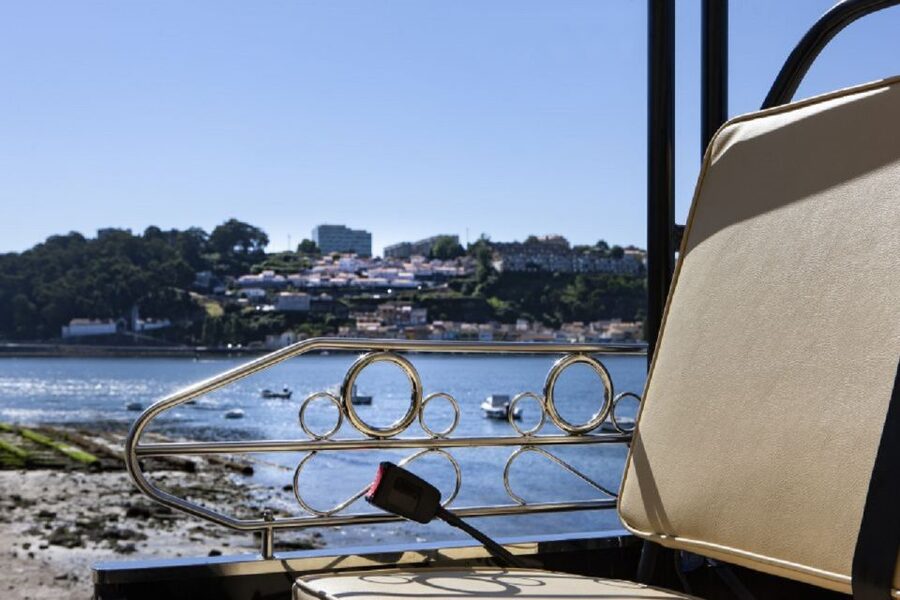 Porto: Private Sightseeing Tour by Electric Tuk Tuk - Clérigos Tower and Aliados Avenue