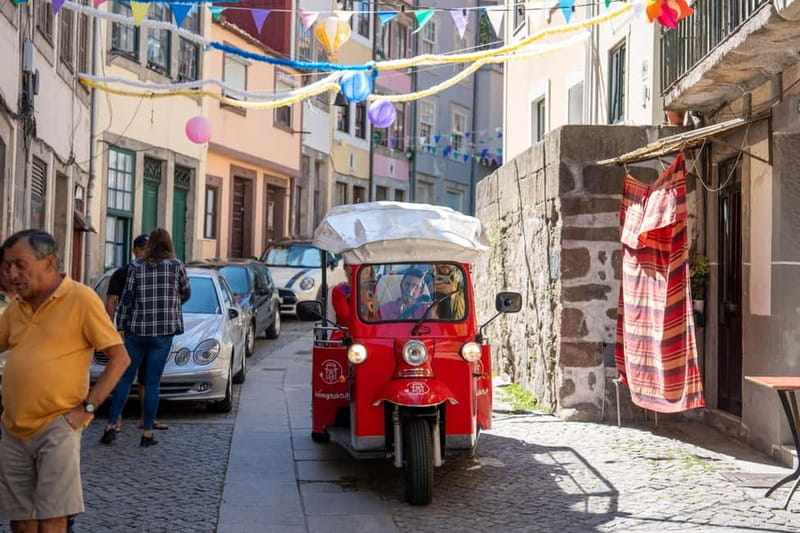 Porto Tuk-Tuk City Tour - Clérigos Tower and Lello Bookstore