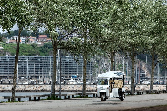 Porto Tuk Tuk: Clérigos, Seaside & Viewpoints - with Options - Palácio da Bolsa and the riverfront