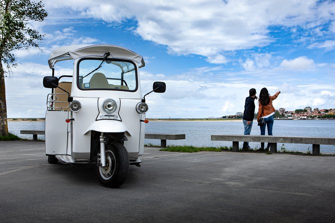 Porto Tuk Tuk: Clérigos, Seaside & Viewpoints - with Options - From Porto to Gaia and the Atlantic side