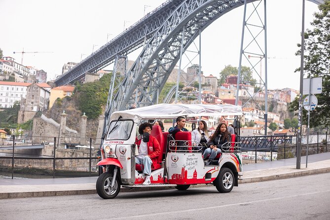 Porto: Tuk tuk vip guided tour - 1.30h - Hospital de Santo Antonio and Clerigos Tower